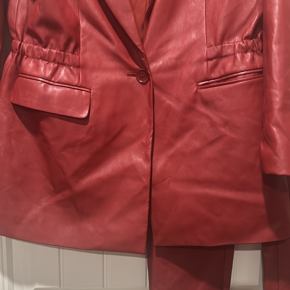 BCBGMAXAZIRA faux leather pants suit - Picture 2 of 11
